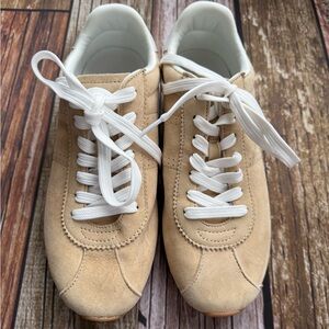 Marc Fisher LTD Teddy suede low-top sneakers size 8